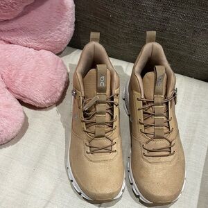 Tan On Clouds never worn